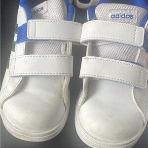 Toddler Adidas shoe size 9